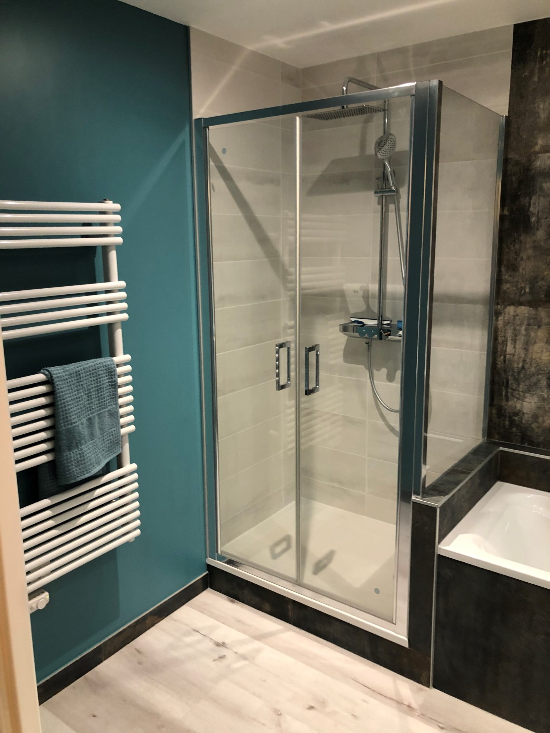 projet salle bain originale coloree douche apres cavaroz