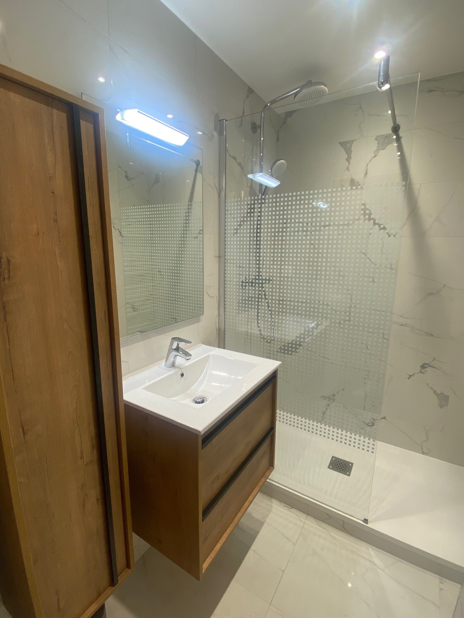 projet salle bain douche blanc marbre apres dalmasso antibes
