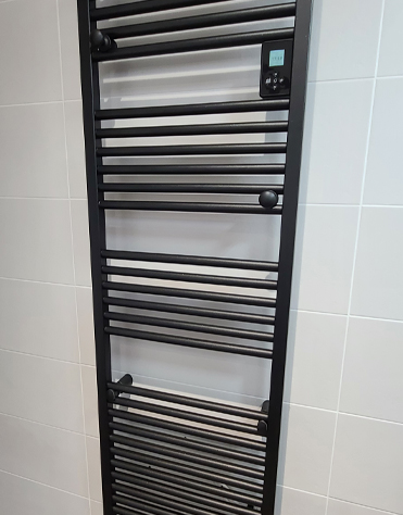 Renovation salle bain seche-serviette radiateur noir loft-industriel