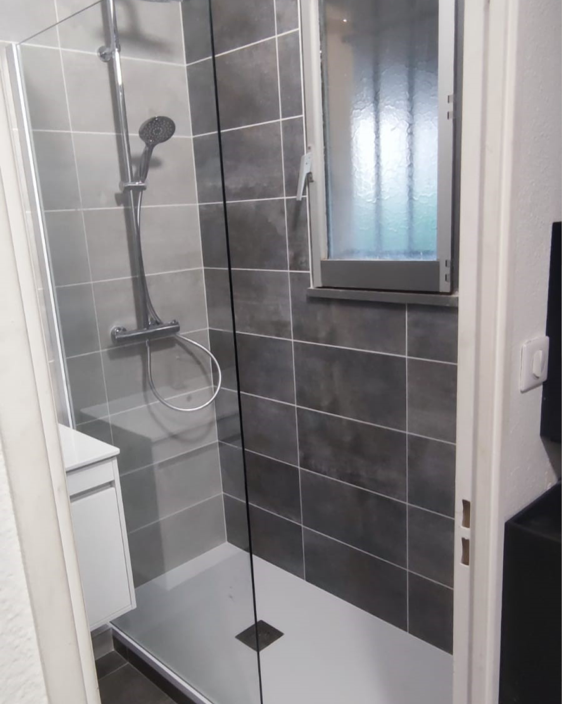 projet rénovation petite salle bain contemporaine travaux après douche bailloeuil Perpignan