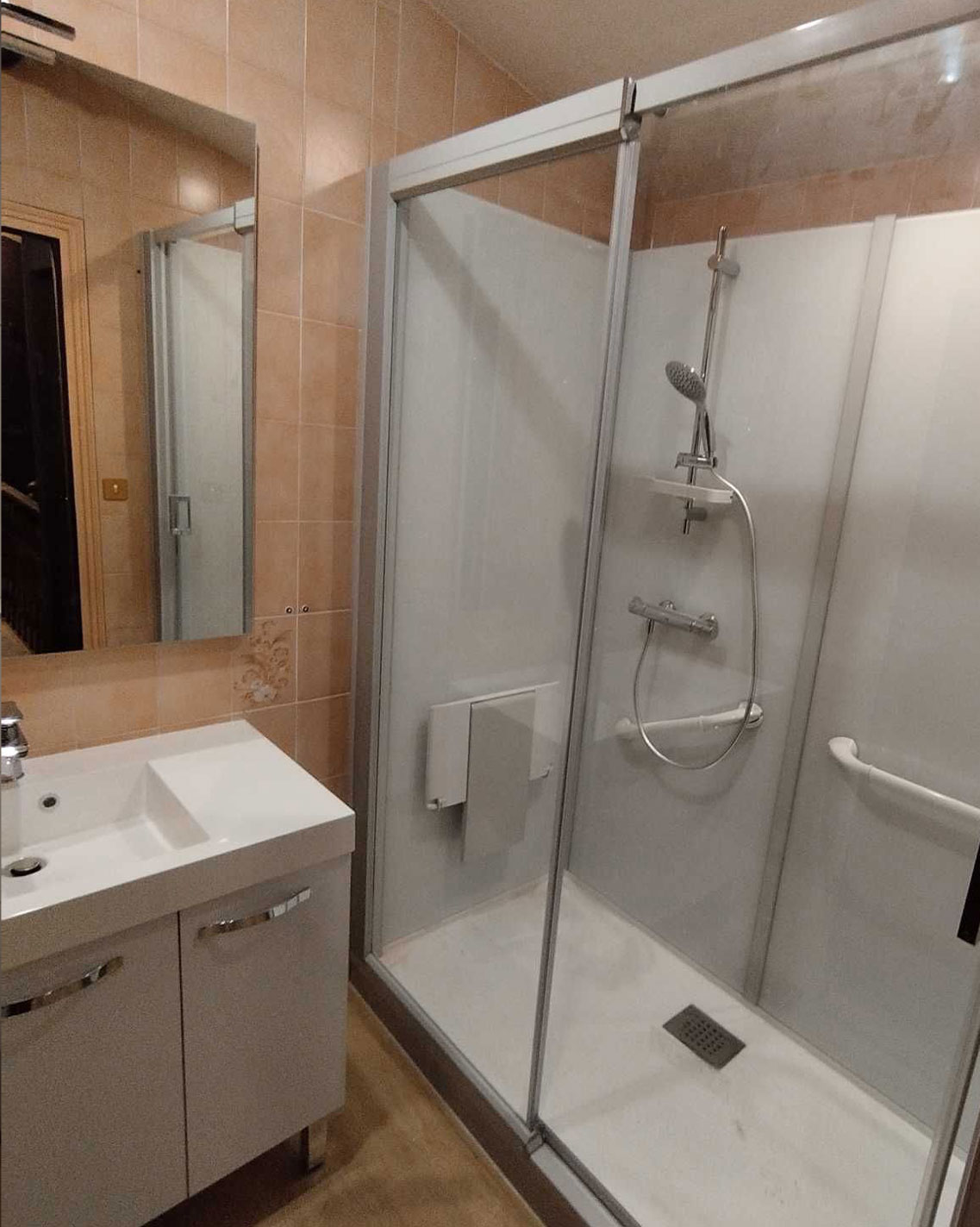 projet renovation salle bain douche mobilier Dupre Saintes apres