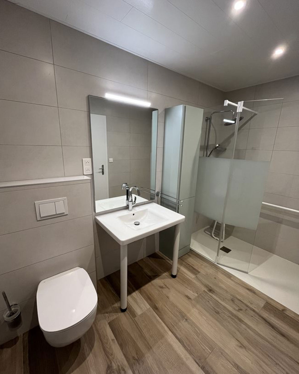 projet renovation salle bain douche sol vasque mobilier Myotte Ochamps Vennes apres
