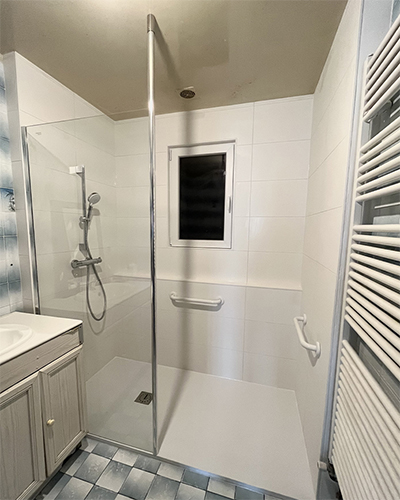 projet renovation salle bain senior pmr douche Myotte Cie Orchamps Vennes 25 photo apres