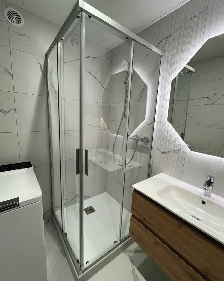Rénovation complète d'une salle de bains par Myotte de Villers-Le-Lac (25), photo après Rénovation complète d'une salle de bains par Myotte dans le Doubs (25), photo après