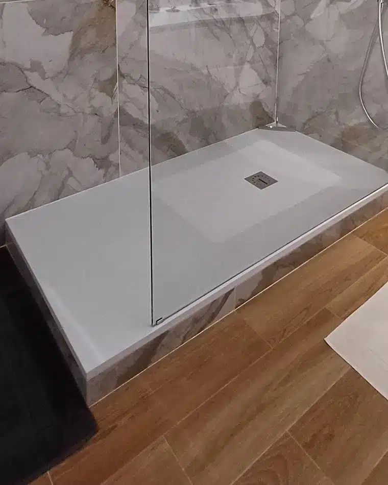 projet-renovation-salle-bain-douche-BAILLOEUIL-APRES salle de bains classique art déco par Bailloeuil sur Perpignan (66), photo après colonne de douche