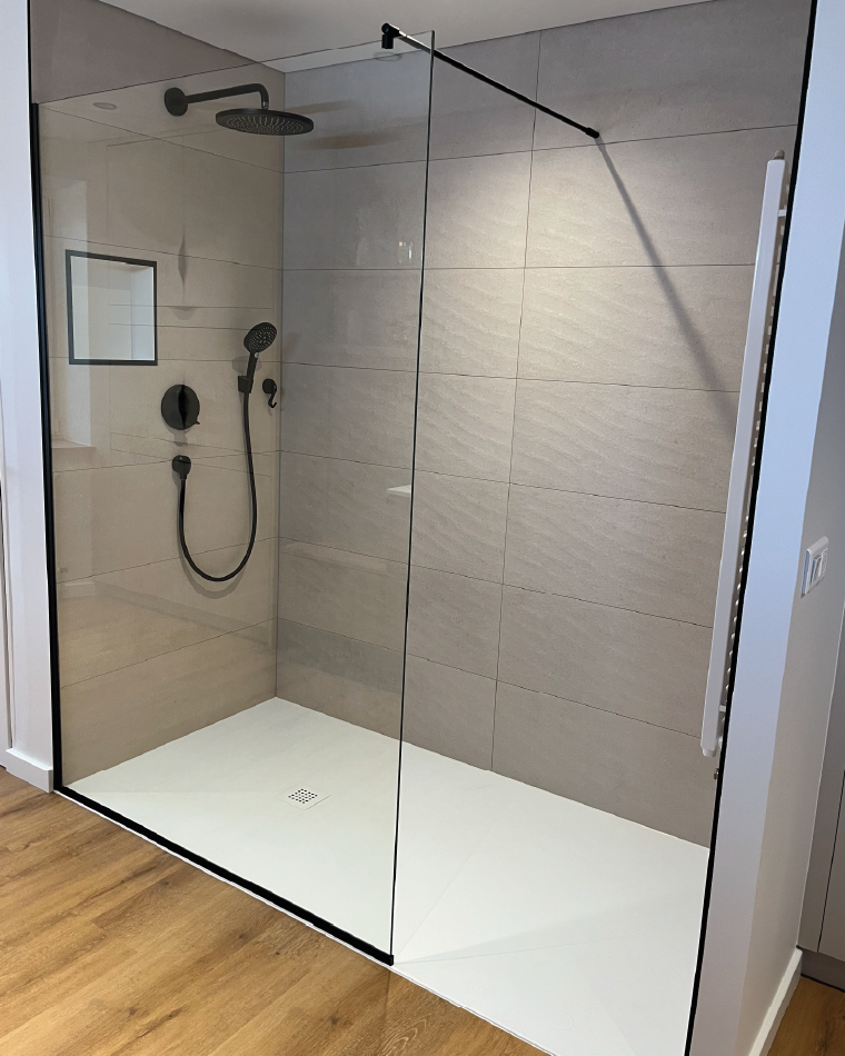 Rénovation complète d'une salle de bains par Myotte de Servin (25), photo après Rénovation complète d'une salle de bains par Myotte dans le Doubs (25), photo après cuvette
