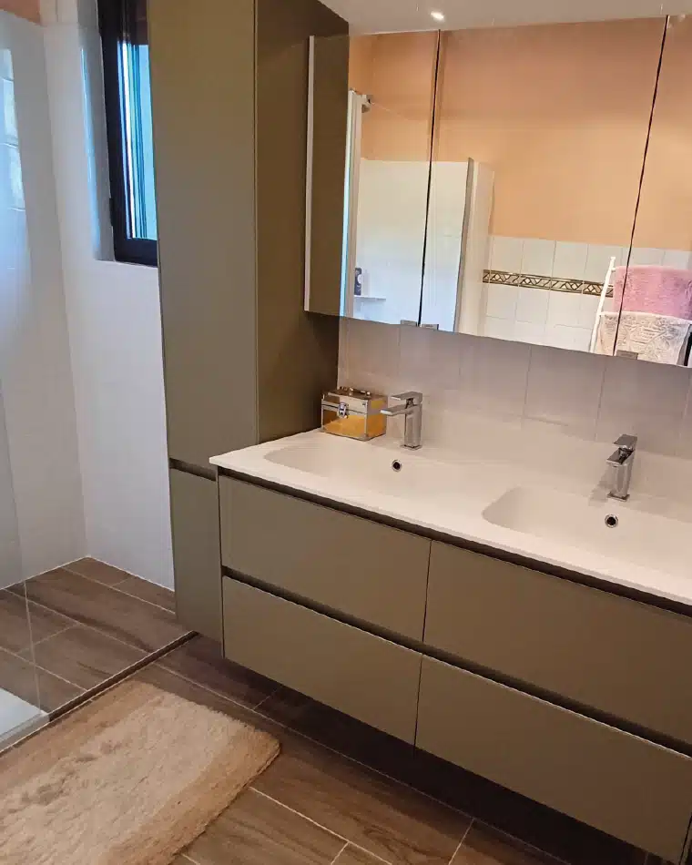 projet-renovation-salle-bain-douche-BAILLOEUIL-APRES salle de bains classique art déco par Bailloeuil sur Perpignan (66), photo après vasque