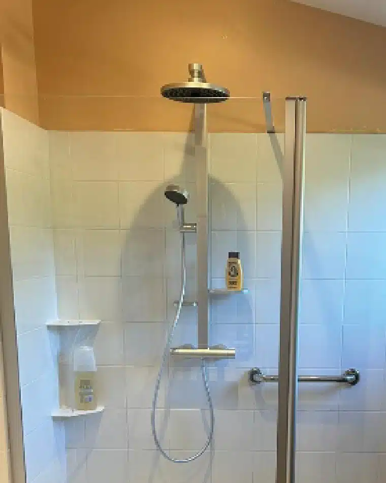 projet-renovation-salle-bain-douche-BAILLOEUIL-APRES salle de bains classique art déco par Bailloeuil sur Perpignan (66), photo après colonne de douche