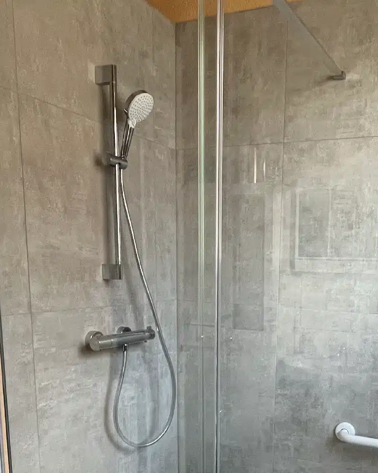 Rénovation complète d'une salle de bains par Myotte dans le Doubs (25), photo après Rénovation complète d'une salle de bains par Myotte dans le Doubs (25), photo après