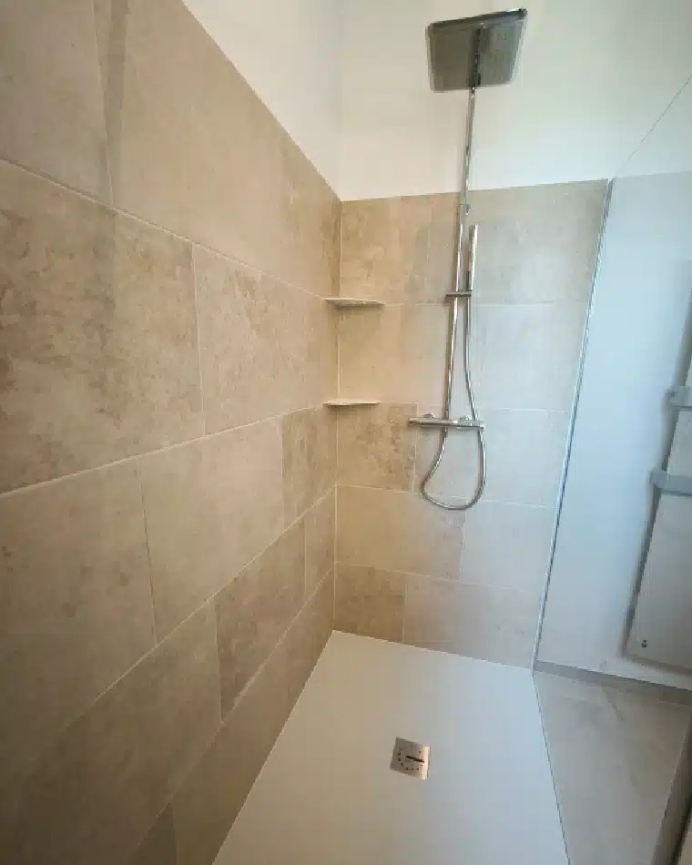 projet-renovation-salle-bain-douche-BAILLOEUIL-APRES-colonne-de-douche salle de bains classique art déco par Bailloeuil sur Perpignan (66), photo après colonne de douche