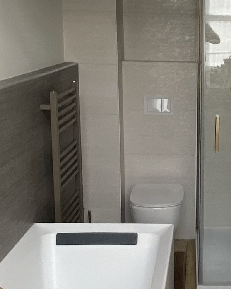 Rénovation complète d'une salle de bains par Myotte à Besançon (25), photo après Rénovation complète d'une salle de bains par Myotte dans le Doubs (25), photo après
