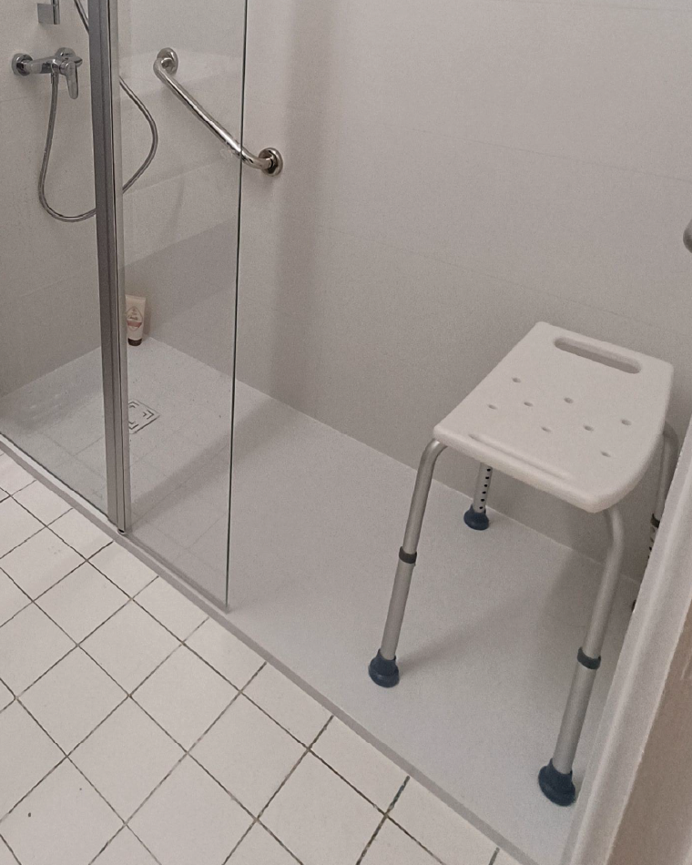 projet-renovation-salle-bain-douche-BAILLOEUIL-APRES salle de bains classique art déco par Bailloeuil sur Perpignan (66), photo après sèche serviette