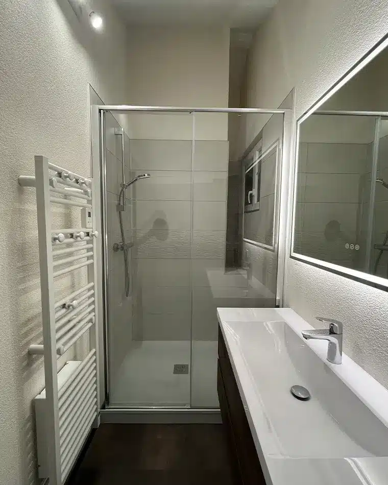 projet-renovation-salle-de-bains-douche-myotte-apres Rénovation complète d'une salle de bains par Myotte dans le Doubs (25), photo après