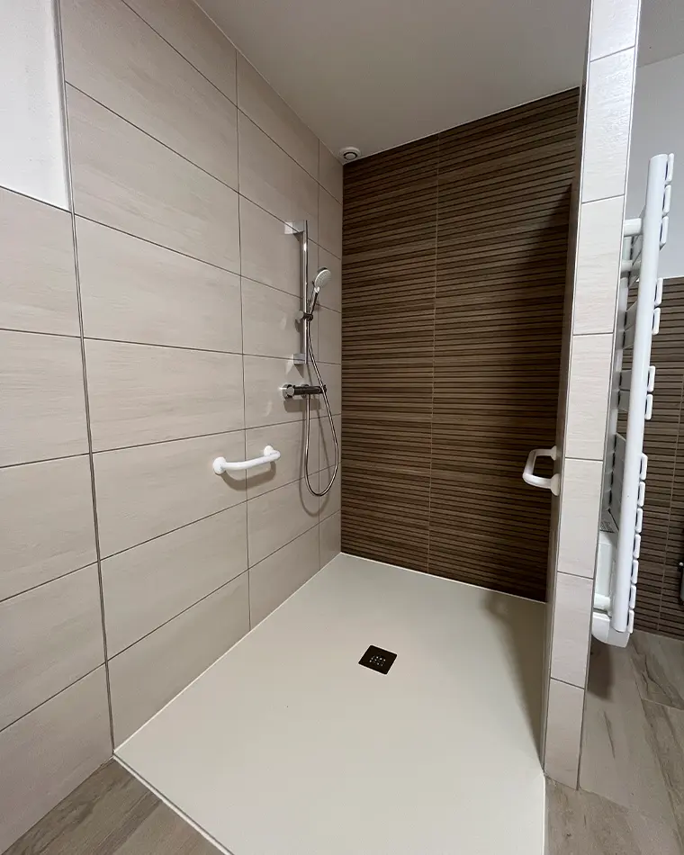 Rénovation complète d'une salle de bains par Myotte dans le Doubs (25), photo après