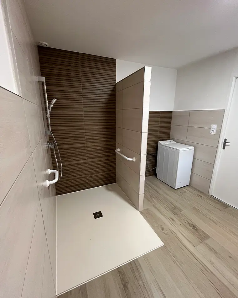 Rénovation complète d'une salle de bains par Myotte dans le Doubs (25), photo après
