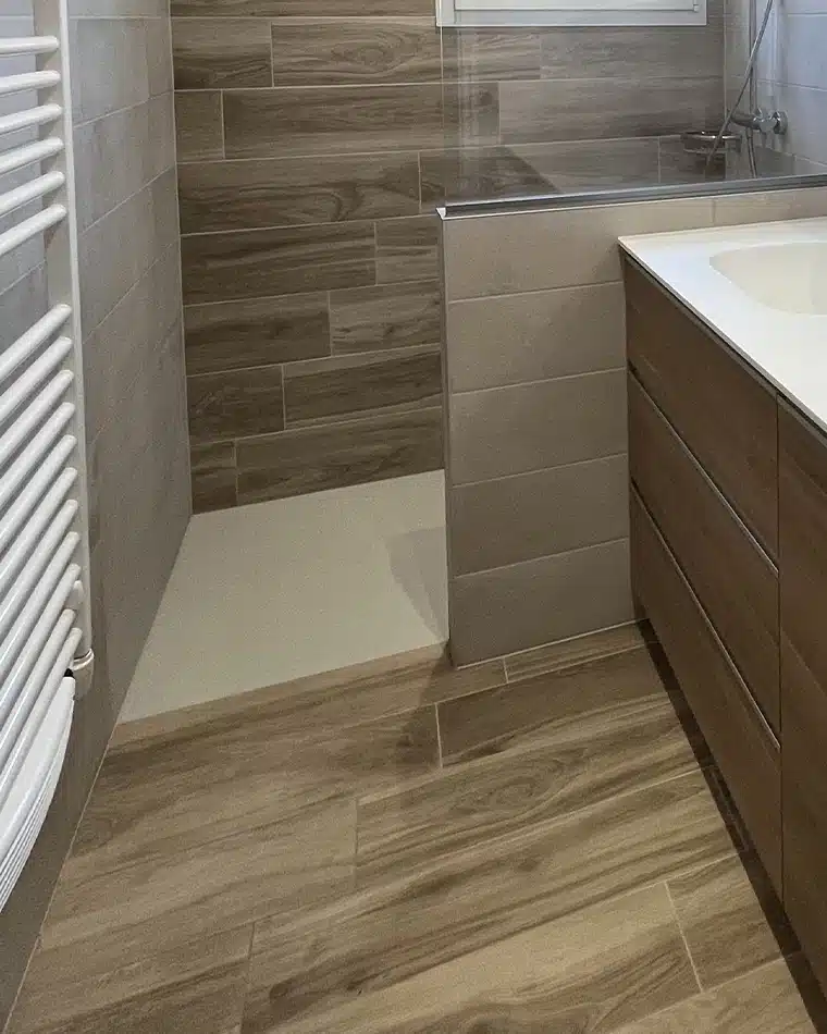 projet-renovation-salle-bains-douche-MYOTTE-APRES Rénovation complète d'une salle de bains par Myotte dans le Doubs (25), photo après