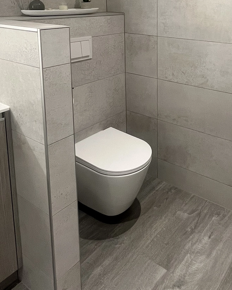 projet-renovation-salle-bains-douche-myotte-cuvette-apres Rénovation complète d'une salle de bains par Myotte dans le Doubs (25), photo après