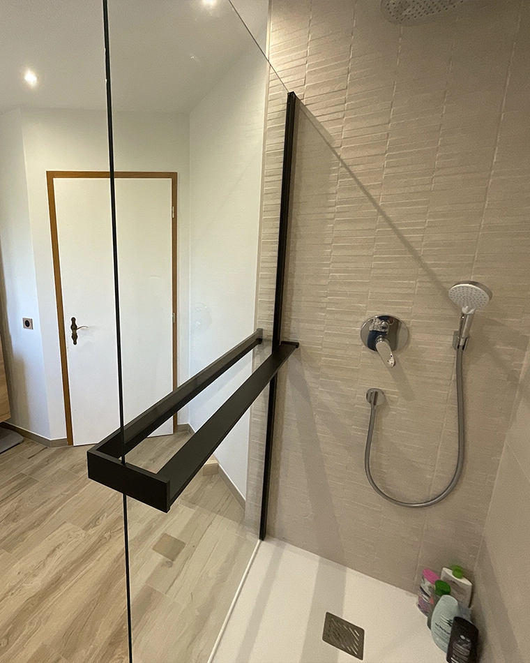 projet-renovation-salle-bains-douche-GUTZWILLER-APRES Rénovation complète d'une salle de bain dans un style Nature Zen dans le Haut-Rhin (68) photo après