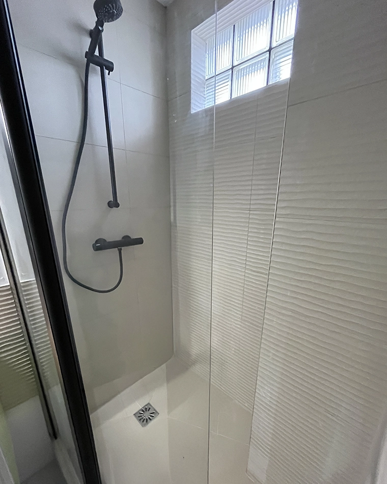 projet-renovation-salle-bain-douche-HUBERT-APRES renovation salle bain miroir LED