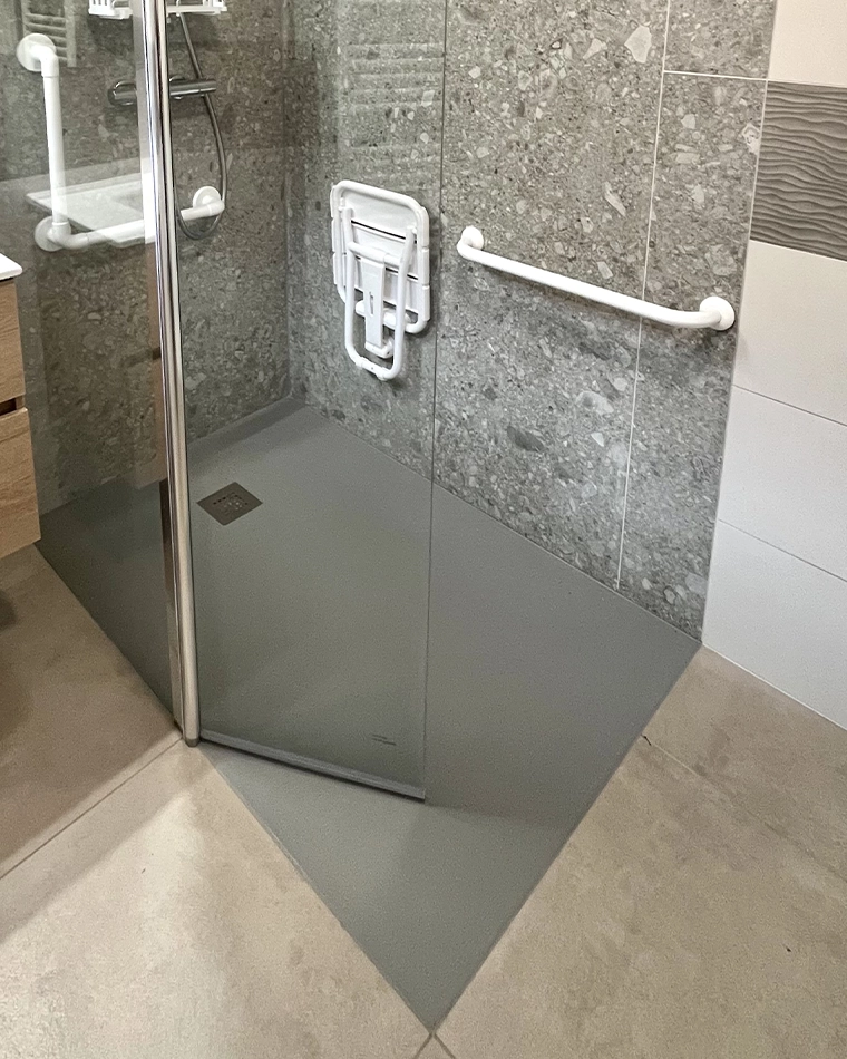 projet-renovation-salle-bains-douche-myotte-APRES Rénovation complète d'une salle de bains par Myotte dans le Doubs (25), photo après