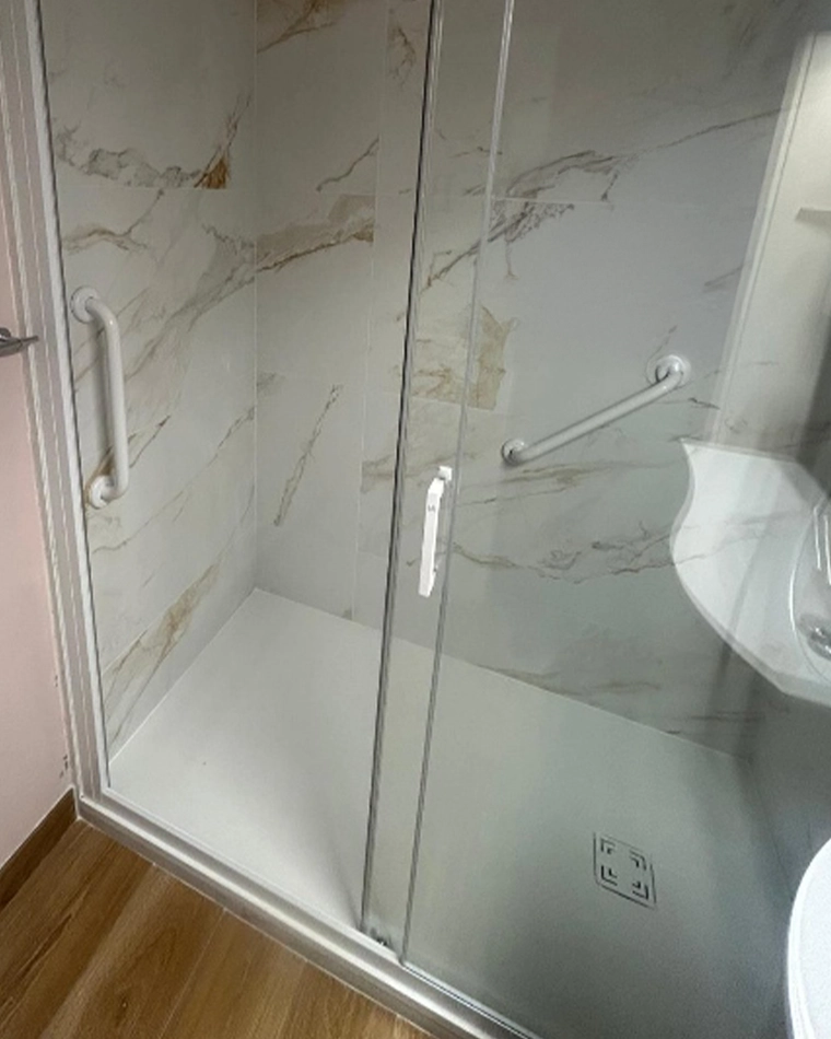 salle de bains classique art déco par Bailloeuil sur Perpignan (66), photo après sèche serviette