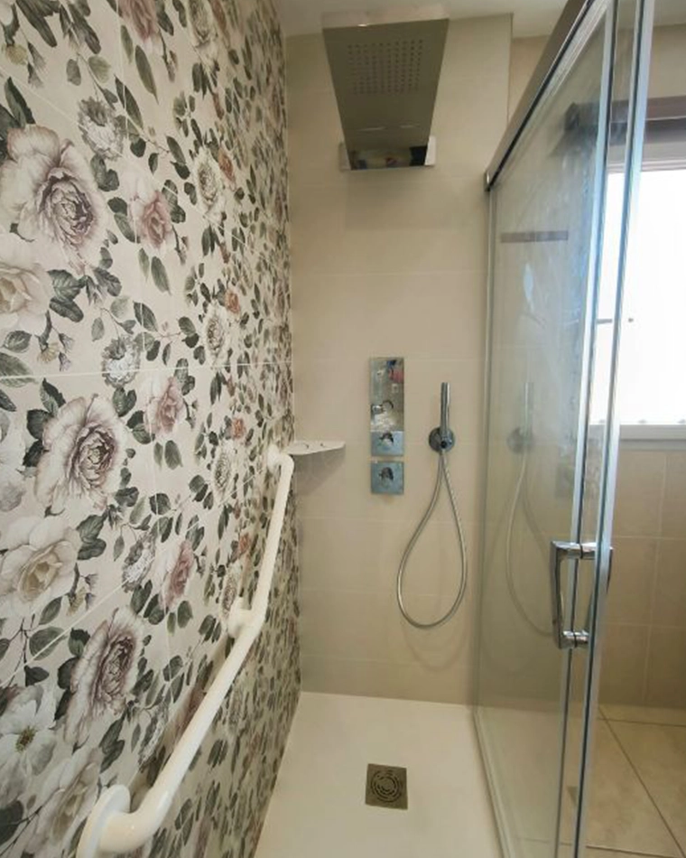 salle de bains classique art déco par Bailloeuil sur Perpignan (66), photo après colonne de douche
