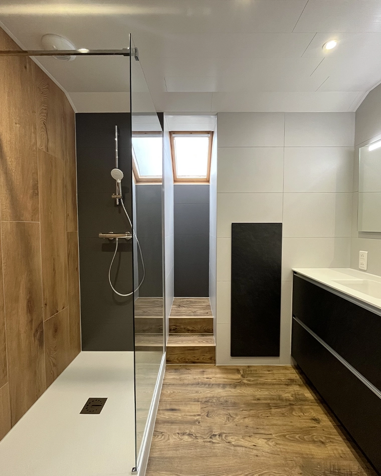 projet-renovation-salle-bains-douche-myotte-APRES Rénovation complète d'une salle de bains par Myotte dans le Doubs (25), photo après