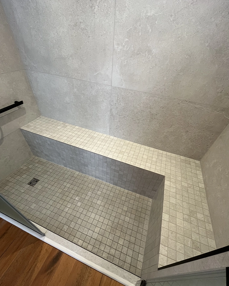 projet-renovation-salle-bains-douche-myotte-APRES Rénovation complète d'une salle de bains par Myotte dans le Doubs (25), photo après