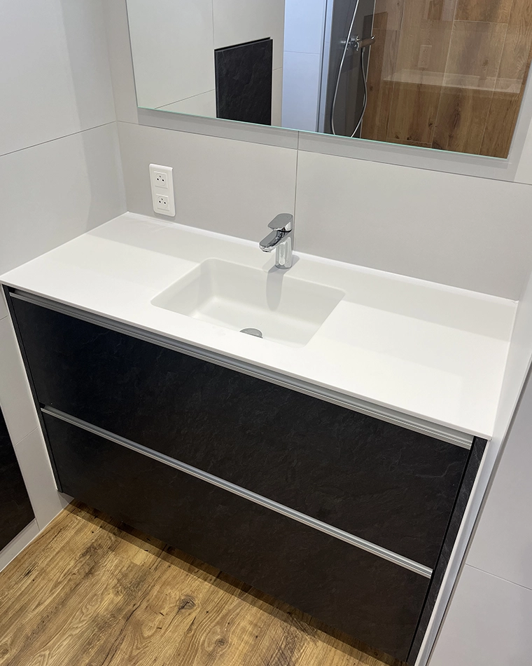 projet-renovation-salle-bains-douche-myotte-APRES Rénovation complète d'une salle de bains par Myotte dans le Doubs (25), photo après