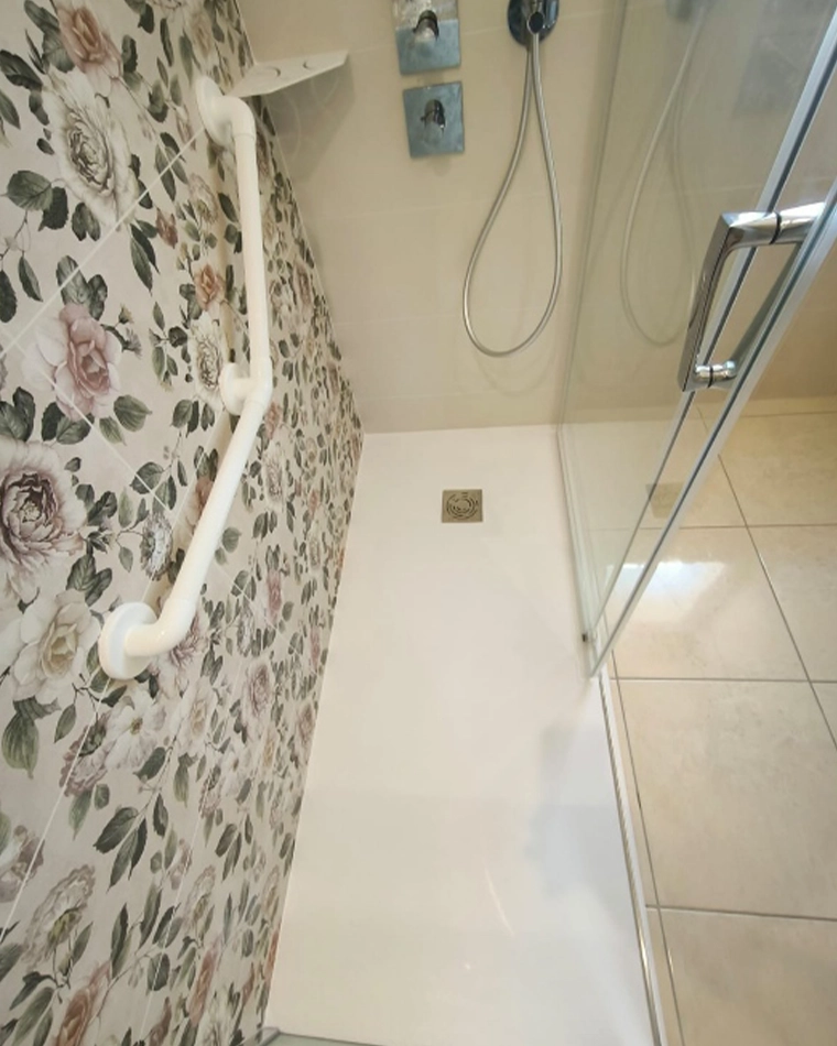 salle de bains classique art déco par Bailloeuil sur Perpignan (66), photo après sèche serviette