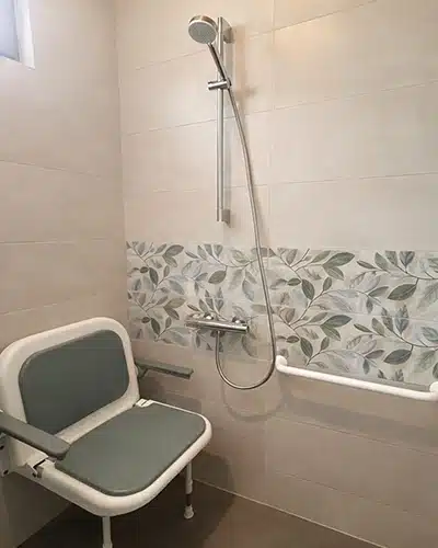 Rénovation complète d'une salle de bains par Myotte dans le Doubs (25), image 3D