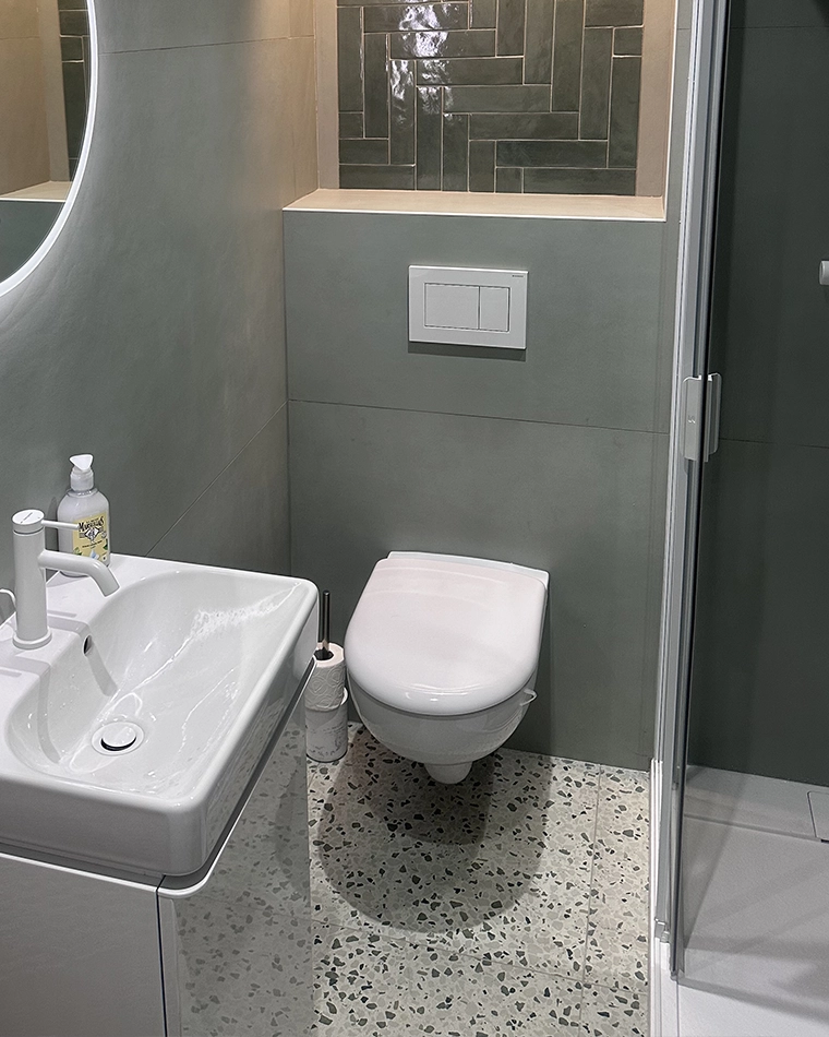 rénovation salle de bain, par Dalmasso sur Antibes (06), photo tablette design