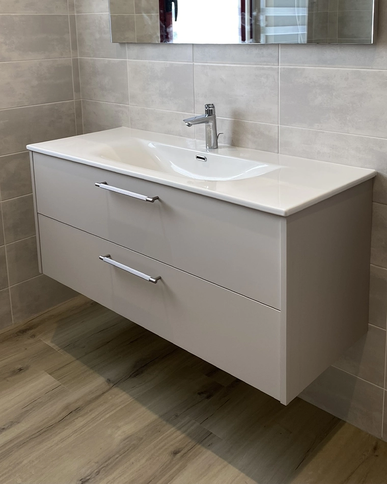 Rénovation complète d'une salle de bains par Myotte dans le Doubs (25), photo après cuvette