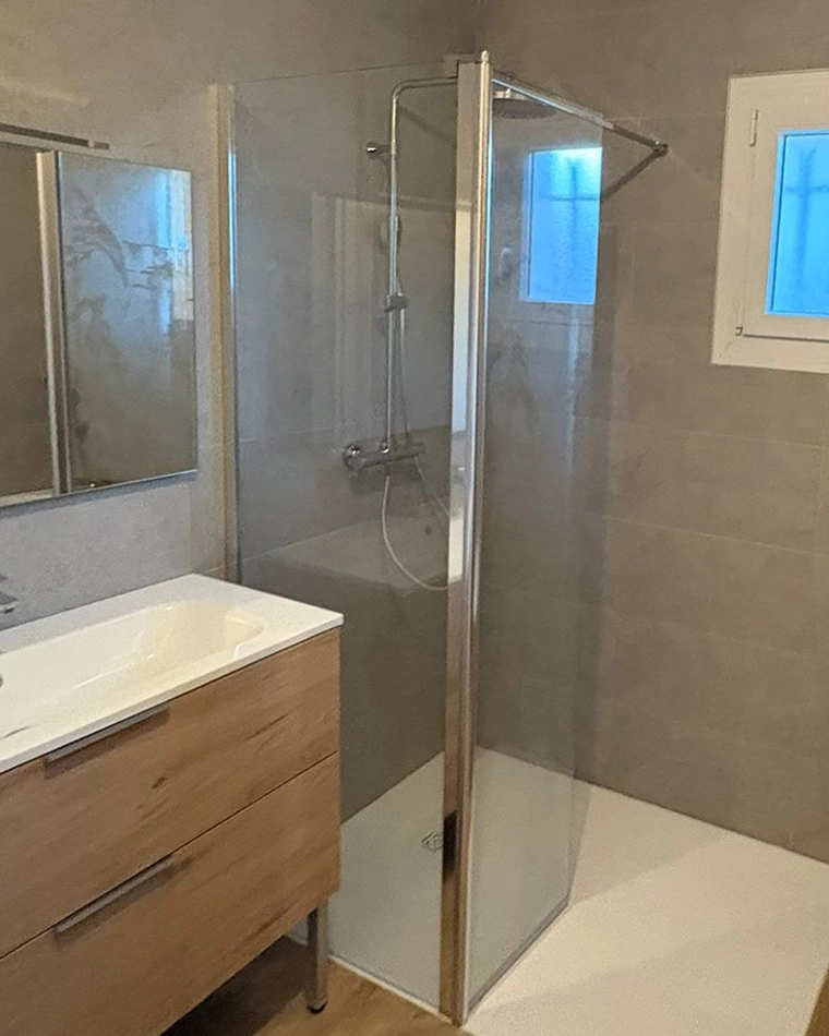 renovation salle bain mobilier miroir meuble rangement
