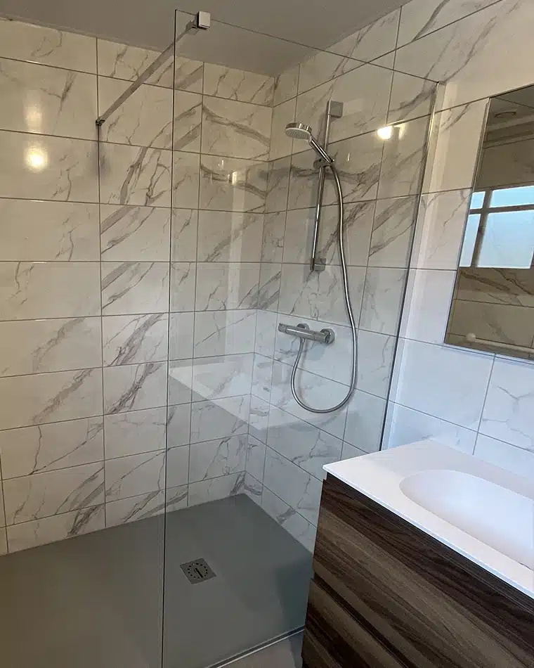 Rénovation complète d'une salle de bains par Myotte dans le Doubs (25), photo après