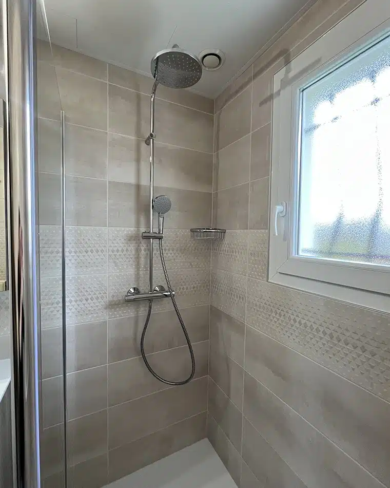 Rénovation complète d'une salle de bains par Myotte dans le Doubs (25), photo après