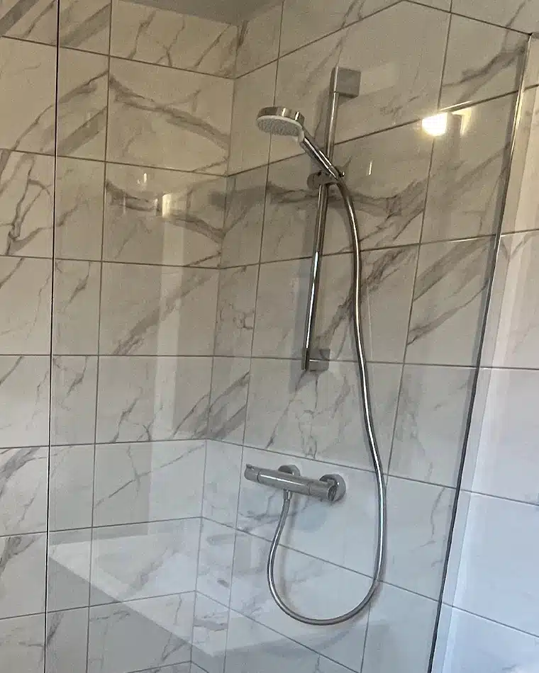 Rénovation complète d'une salle de bains par Myotte dans le Doubs (25), photo après