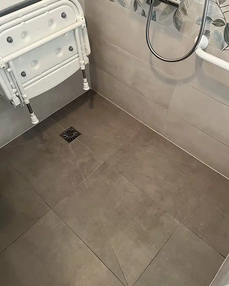 Rénovation complète d'une salle de bains par Myotte dans le Doubs (25), photo après