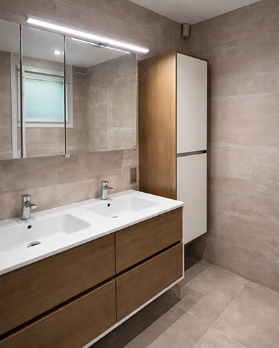 Rénovation complète d'une salle de bains par Myotte dans le Doubs (25), image 3D