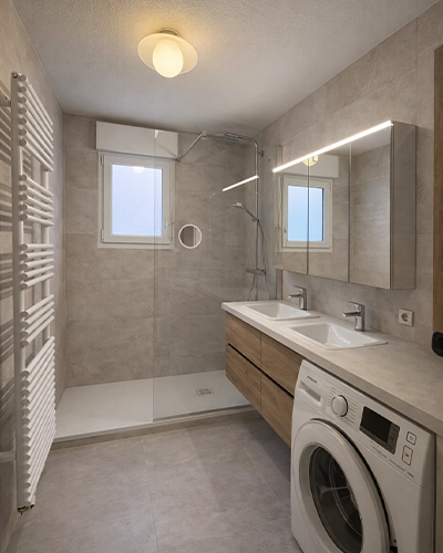 Rénovation complète d'une salle de bains par Myotte dans le Doubs (25), image 3D