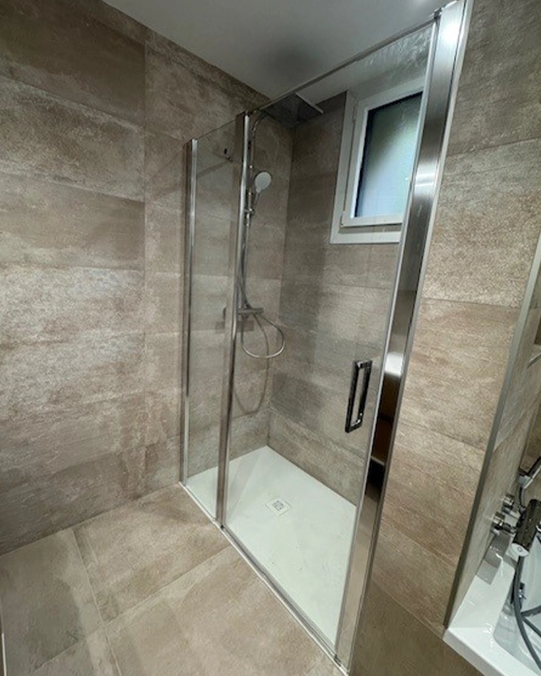 Rénovation complète d'une salle de bains par Myotte dans le Doubs (25), photo après