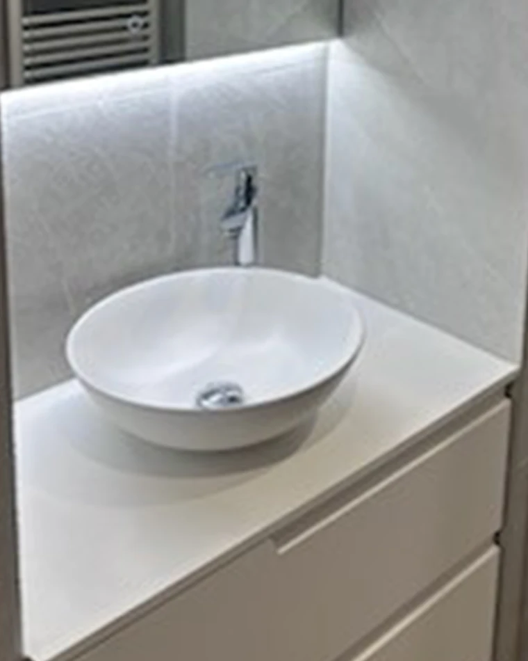 rénovation salle de bain, par Dalmasso sur Antibes (06), photo tablette design